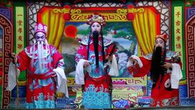 歌仔戲示意圖。圖為歌仔戲扮仙-大三仙會。（圖／翻攝自維基百科，作者Sean Chiu, CC BY-SA 4.0, https://commons.wikimedia.org/w/index.php?curid=74063256）