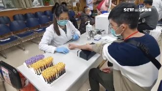 「這類人」搶打AZ　台大滿到5月初