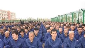 新疆再教育營挨批　陸媒：化解高風險的正面範例新疆再教育營（圖）遭歐美批評侵犯人權與宗教自由。中共官媒環球時報15日發出社評強調，新疆透過加強治理避免世界其他地方上演的各種極端情況，應被視為「化解高風險局勢的難得正面範例」。（取自新疆司法廳微信公眾號）中央社　107年10月16日