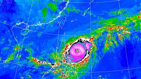 星期日至下周二來自華中華南的水氣將移入台灣，屆時可望「全台有雨」。（圖／翻攝自氣象局）