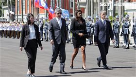 蔡英文接受貝里斯新任駐臺特命全權大使碧坎蒂呈遞到任國書。（圖／總統府提供）