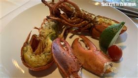 一整隻「法式紅醬龍蝦」，單價要1056元。（圖／記者陳宜加攝影）