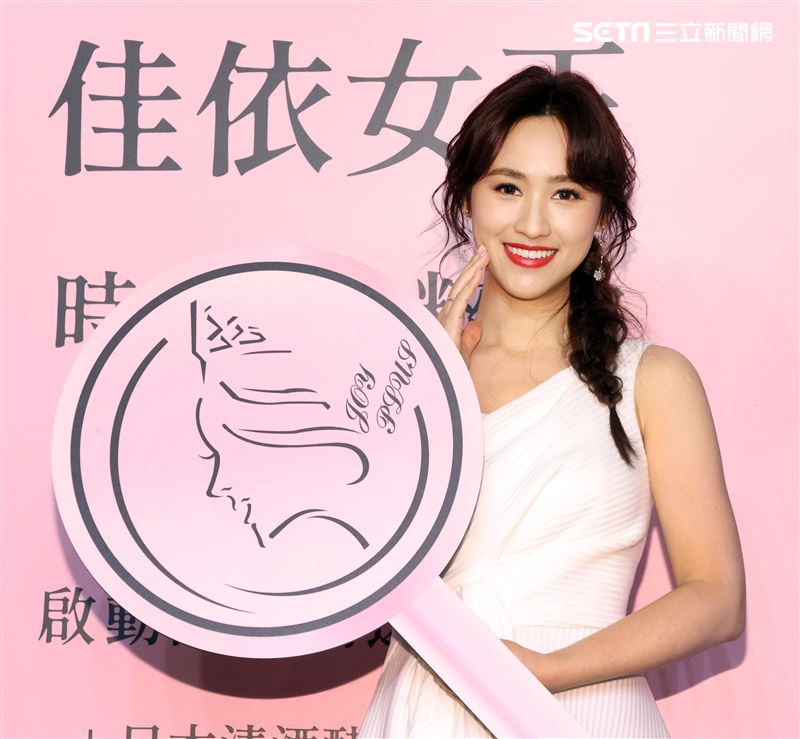 吳姍儒代言全新膠原蛋白飲。（記者邱榮吉/攝影）