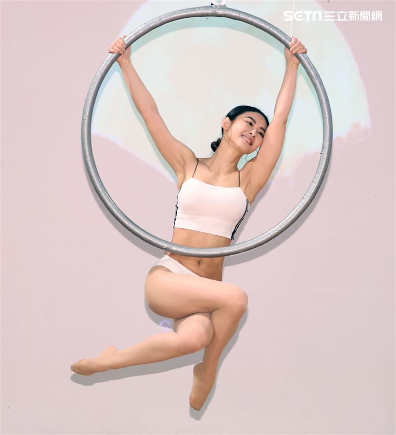 Miya夏米雅新書「四核心瑜珈」、「如瑜得水寫真文集」雙喜發表。（記者邱榮吉/攝影）