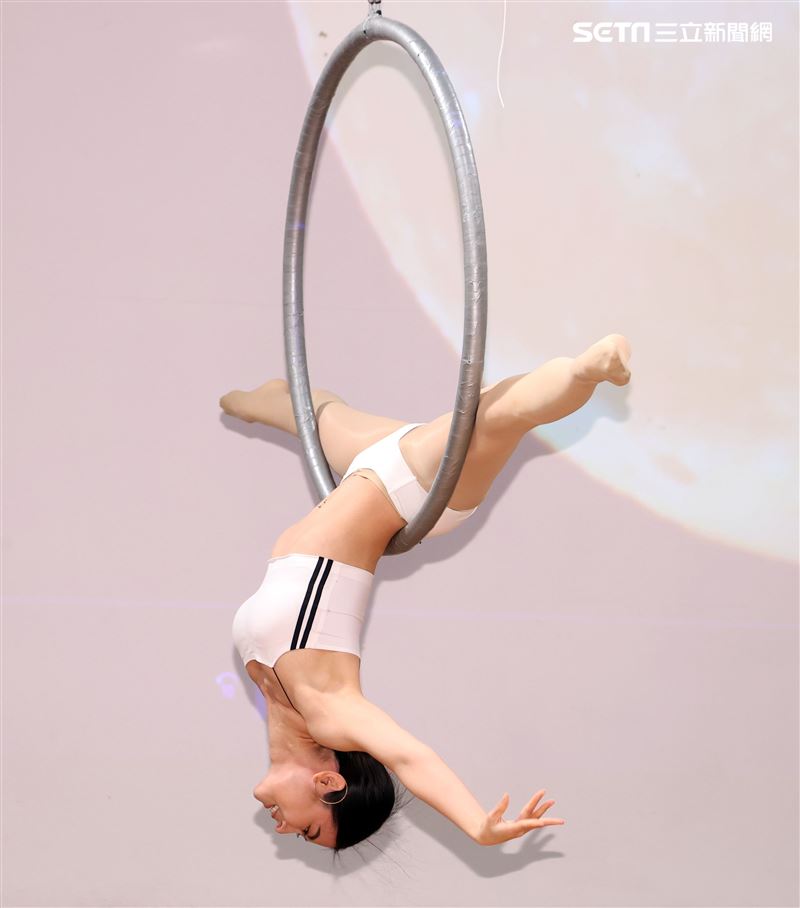 Miya夏米雅新書「四核心瑜珈」、「如瑜得水寫真文集」雙喜發表。（記者邱榮吉/攝影）