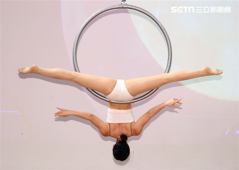 Miya夏米雅新書「四核心瑜珈」、「如瑜得水寫真文集」雙喜發表。（記者邱榮吉/攝影）