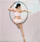 Miya夏米雅新書「四核心瑜珈」、「如瑜得水寫真文集」雙喜發表。（記者邱榮吉/攝影）