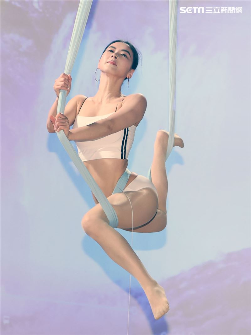 Miya夏米雅新書「四核心瑜珈」、「如瑜得水寫真文集」雙喜發表。（記者邱榮吉/攝影）