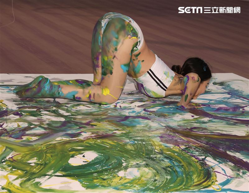 Miya夏米雅新書「四核心瑜珈」、「如瑜得水寫真文集」雙喜發表。（記者邱榮吉/攝影）