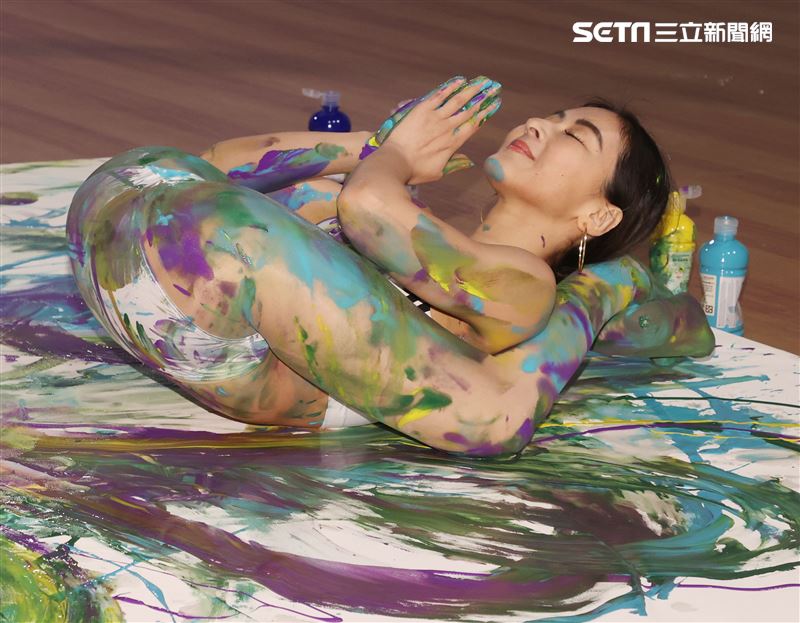 Miya夏米雅新書「四核心瑜珈」、「如瑜得水寫真文集」雙喜發表。（記者邱榮吉/攝影）