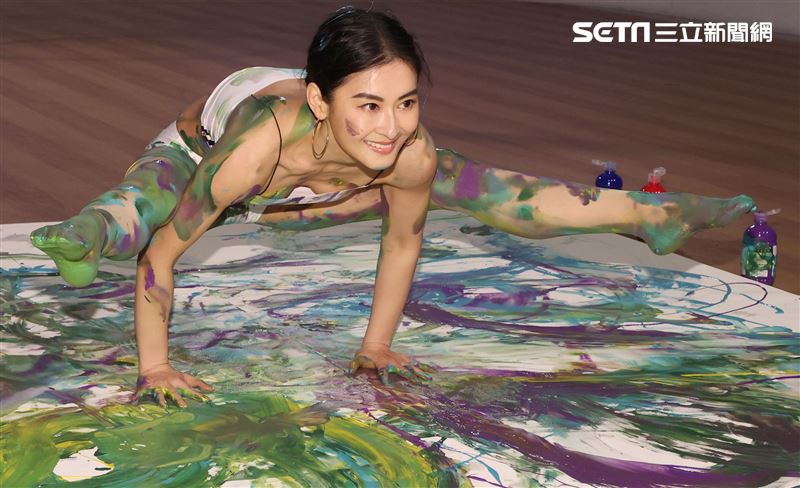 Miya夏米雅新書「四核心瑜珈」、「如瑜得水寫真文集」雙喜發表。（記者邱榮吉/攝影）