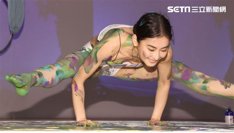 Miya夏米雅新書「四核心瑜珈」、「如瑜得水寫真文集」雙喜發表。（記者邱榮吉/攝影）