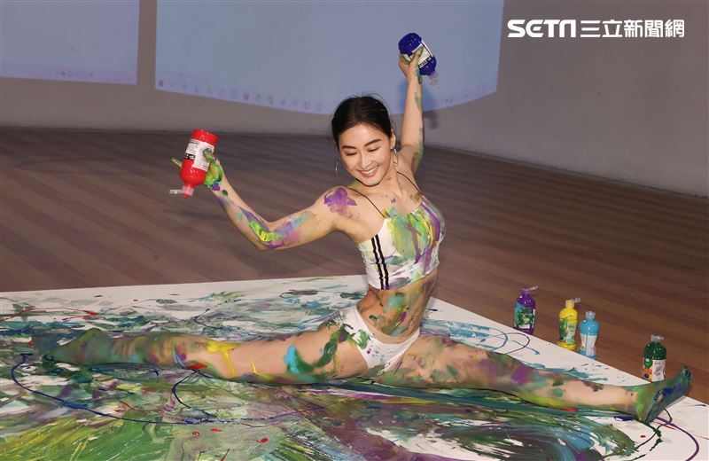 Miya夏米雅新書「四核心瑜珈」、「如瑜得水寫真文集」雙喜發表。（記者邱榮吉/攝影）