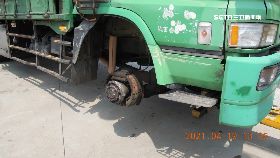 文 國道輪胎砸1200