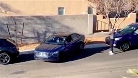 路邊停車,女駕駛,三寶（圖／翻攝自Tweet@Hot1061LTX
）