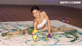 Miya夏米雅新書「四核心瑜珈」、「如瑜得水寫真文集」雙喜發表。（記者邱榮吉/攝影）