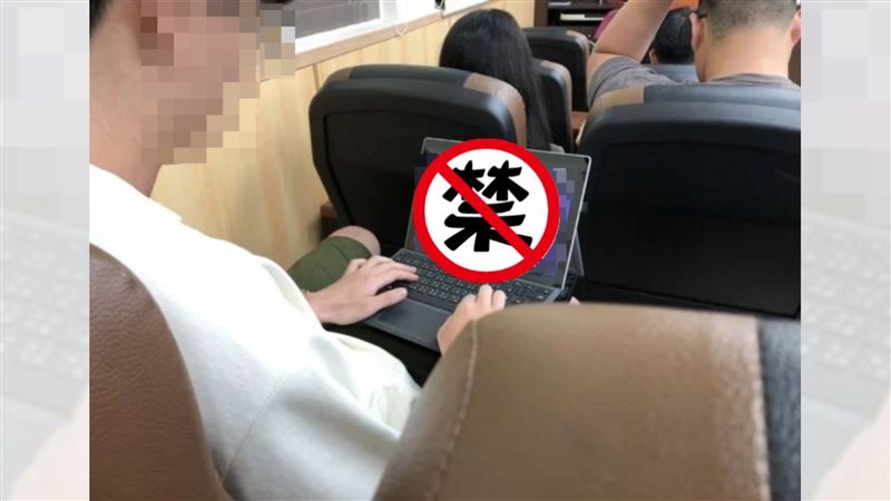 同學狂打電腦「啪啪」　螢幕春光超羞