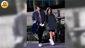周予天和席維倫被拍到深夜前往公園散步談心。（圖／CTWNAT提供）