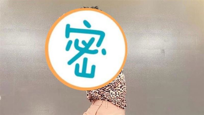 豹紋爆炸頭以為比莉　細看是金曲歌后