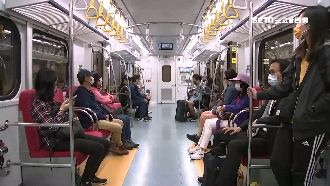 區間車乘客倒地　眾人按求救鈴無回應