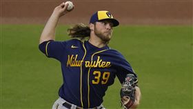 ▲柏恩斯（Corbin Burnes）4場先發飆40K沒有投出保送是大聯盟第一人。（圖／美聯社／達志影像）
