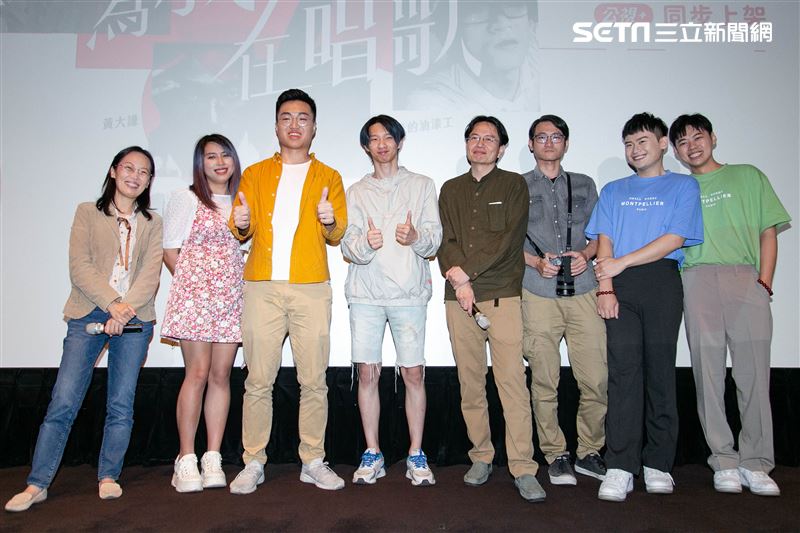 Youtuber黃大謙、小玉、笑笑、導演陳芝安、導演謝欣志、簡宏榮、夫夫之道出席公視紀實《為寂寞在唱歌》首映記者會。（圖／記者楊澍攝影）