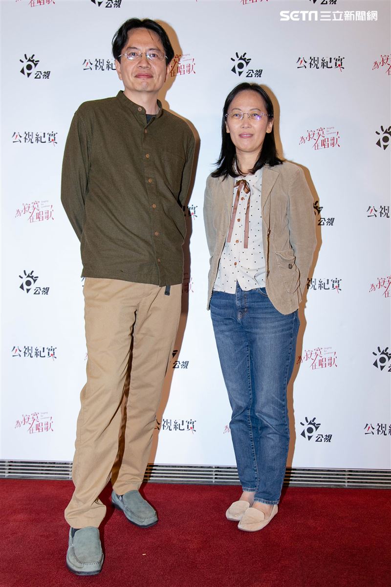 Youtuber黃大謙、小玉、笑笑、導演陳芝安、導演謝欣志、簡宏榮、夫夫之道出席公視紀實《為寂寞在唱歌》首映記者會。（圖／記者楊澍攝影）