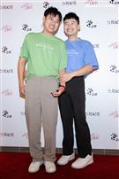 Youtuber黃大謙、小玉、笑笑、導演陳芝安、導演謝欣志、簡宏榮、夫夫之道出席公視紀實《為寂寞在唱歌》首映記者會。（圖／記者楊澍攝影）