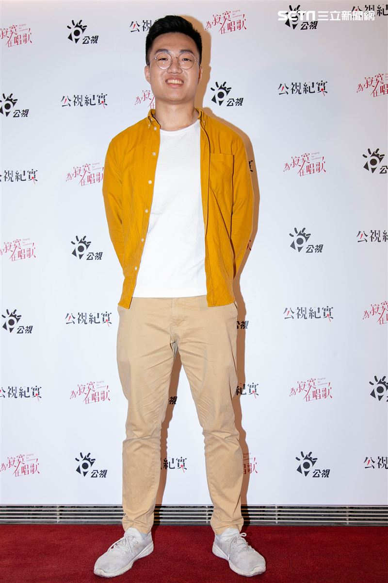 Youtuber黃大謙、小玉、笑笑、導演陳芝安、導演謝欣志、簡宏榮、夫夫之道出席公視紀實《為寂寞在唱歌》首映記者會。（圖／記者楊澍攝影）