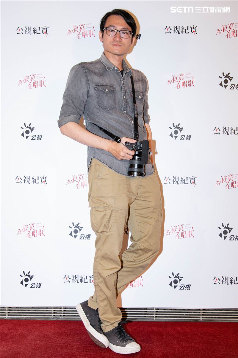 Youtuber黃大謙、小玉、笑笑、導演陳芝安、導演謝欣志、簡宏榮、夫夫之道出席公視紀實《為寂寞在唱歌》首映記者會。（圖／記者楊澍攝影）