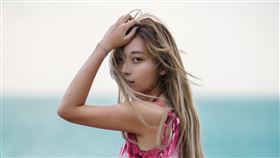 祈錦鈅反串回粉絲留言引起軒然大波 翻唱《好想愛這個世界啊》以歌手身份 回應事件看法 (新聞發稿：固力狗娛樂提供)
