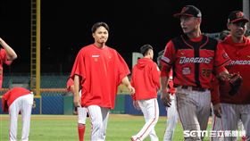 ▲味全龍先發投手徐若熙4局失1分，賽後露出笑容。（圖／記者劉彥池攝影）