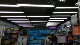 外國人逛電腦商城的影片意外爆紅。（圖／翻攝自youtube／Marco）