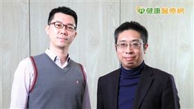 醫美抗老診所負責人潘天健醫師(左)、亞大醫院心臟血管外科主任劉殷佐(右)