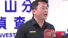 松山警分局督察組楊姓教官與人口角衝突，逃往分局求援，沒想到黑衣人竟也追進分局，還將分局樓下中崙派出所的電腦螢幕推倒損壞，松山分局長林志成召開記者會說明並提供事發畫面 翻攝畫面