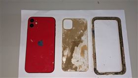 水社碼頭，蘋果手機，日月潭泡水44天還能開機使用，超強防水，集集消防分隊隊員陳長紅提供