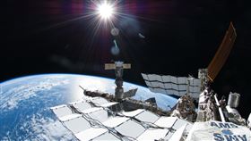 成大漢翔攜手共製太空探測器散熱器國立成功大學和漢翔公司合作，成功製造美國太空總署（NASA）要求的太空探測器散熱器，將送往德國及義大利測試及組裝後飛上太空，安裝在國際太空站的AMS-02 探測器。圖為國際太空站上的AMS太空磁譜儀。（取自中科院官網）中央社記者張榮祥台南傳真　106年11月3日