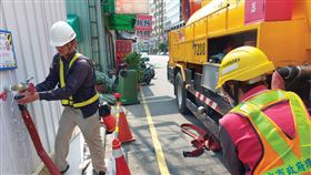 ▲因應限水，各區清潔隊率先使用建築工地次級水。（圖／台中市政府環境保護局提供）