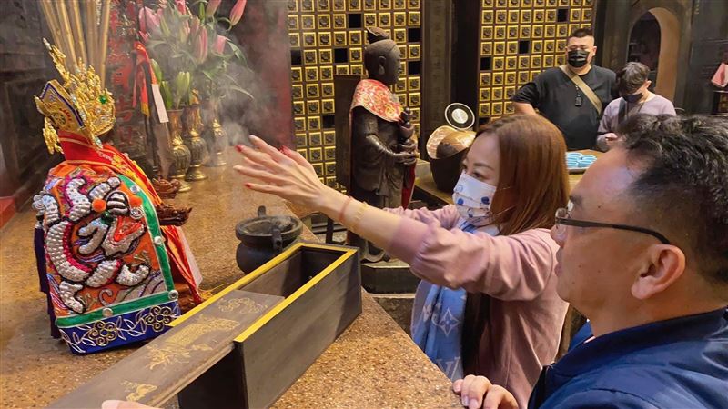 購物天后喬幼曝近況　驚變「廟婆」