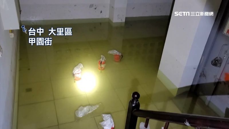停水卻頻傳爆管災情　地下室淹到腳踝