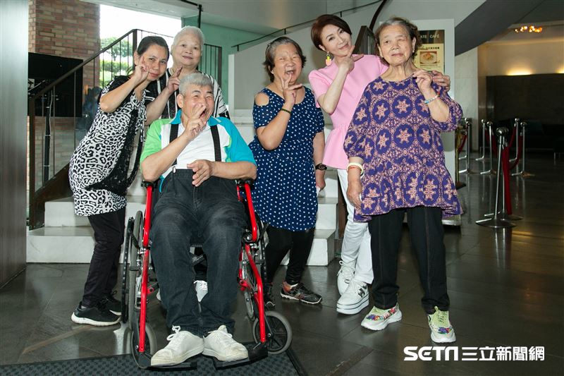 李翊君出席方舟啟智教養院舉辦的公益活動，透露骨裂的療傷狀況。（圖／記者楊澍攝影）