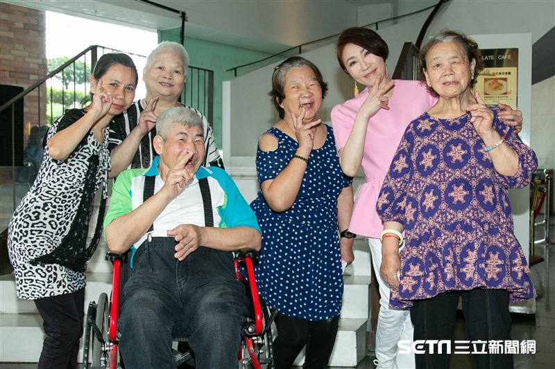 李翊君出席方舟啟智教養院舉辦的公益活動，透露骨裂的療傷狀況。（圖／記者楊澍攝影）