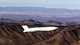 願售遠距攻陸飛彈？美國務院避談
台灣爭取購買空軍AGM-158遠距攻陸飛彈，針對美方是否有意出售，美國國務院發言人普萊斯今日低調避談，重申美國對台承諾堅若磐石，保有抵抗任何危及台灣的武力行動能力。
https://zh.wikipedia.org/wiki/AGM-158%E8%81%94%E5%90%88%E7%A9%BA%E9%9D%A2%E5%AF%BC%E5%BC%B9
圖／翻攝自維基百科