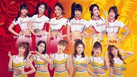 ▲龍象大戰賽前安排啦啦隊拍照見面會。（圖／翻攝自兄弟Fans Club臉書）