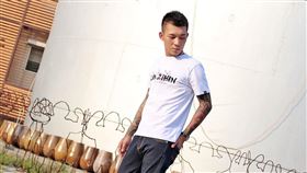 吳泓逸北上參加節目，人氣暴漲，但目前已回歸本業。（圖／翻攝自吳泓逸臉書）