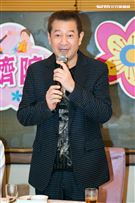 蔡小虎與獨居長者相見歡唱。（圖／記者楊澍攝影）