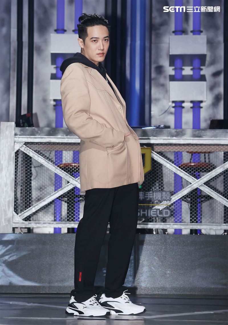 熊仔錄台灣第一檔嘻哈選秀節目「大嘻哈時代」。（記者邱榮吉/攝影）