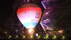 2022台灣燈會在高雄　愛河灣試燈搶先公開（1）2022台灣燈會落腳高雄，高雄市副市長史哲13日晚間在臉書貼出試燈照，熱氣球在愛河灣緩緩升起，象徵「想飛、發光」。（高雄市政府提供）中央社記者洪學廣傳真  110年4月24日