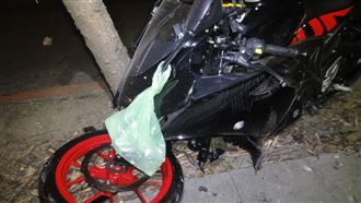 2大生騎車相約遭車撞飛…插管急救中