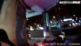  台北市莊姓女警強勢逮捕拒檢逃逸的酒駕男子。（圖／翻攝畫面）